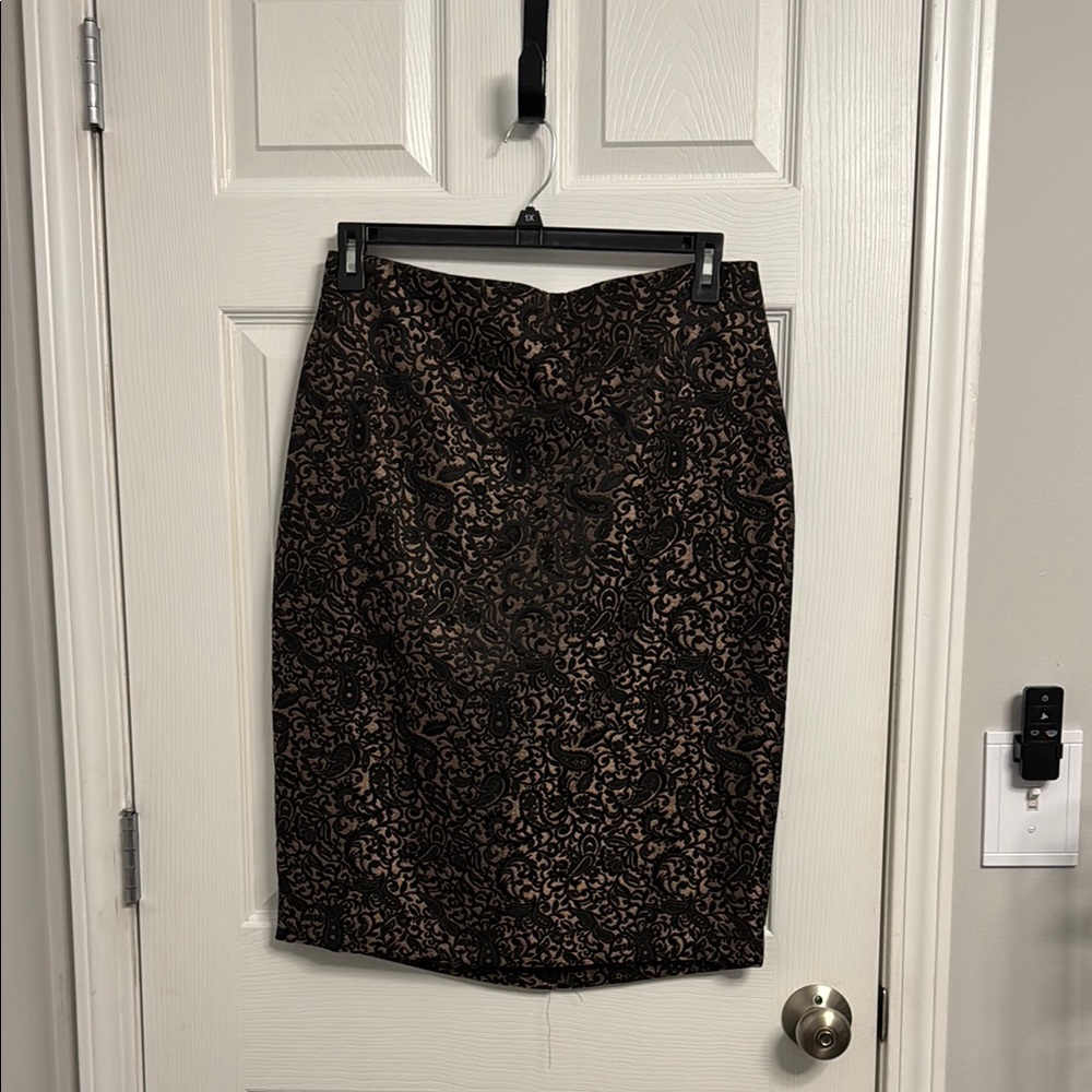 Elegant Black and Brown Patterned Skirt
